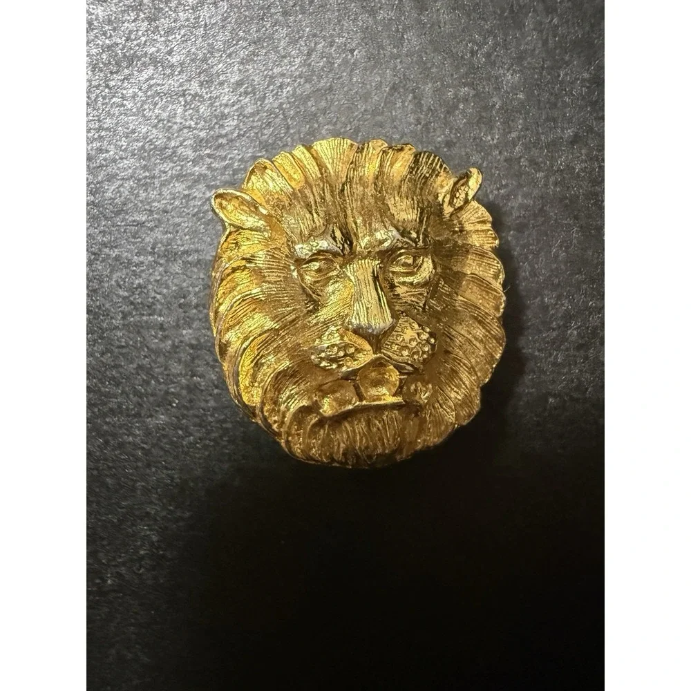vintage 1980s Jeanne Bouchever gold-tone lion head‎ belt buckle